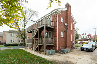 140 Arlington Ave, Unit 2 in Elmhurst, IL - Foto de edificio - Building Photo