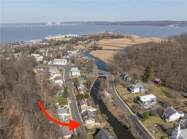 351 Piermont Ave in Piermont, NY - Foto de edificio - Building Photo