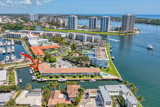 68 Yacht Club Dr in North Palm Beach, FL - Foto de edificio - Building Photo