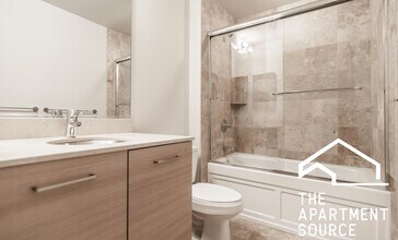 915 W Huron St, Unit 2 in Chicago, IL - Foto de edificio - Building Photo