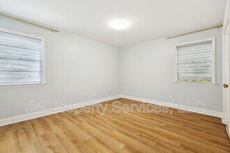 4805 Burke Dr in Metairie, LA - Building Photo - Building Photo