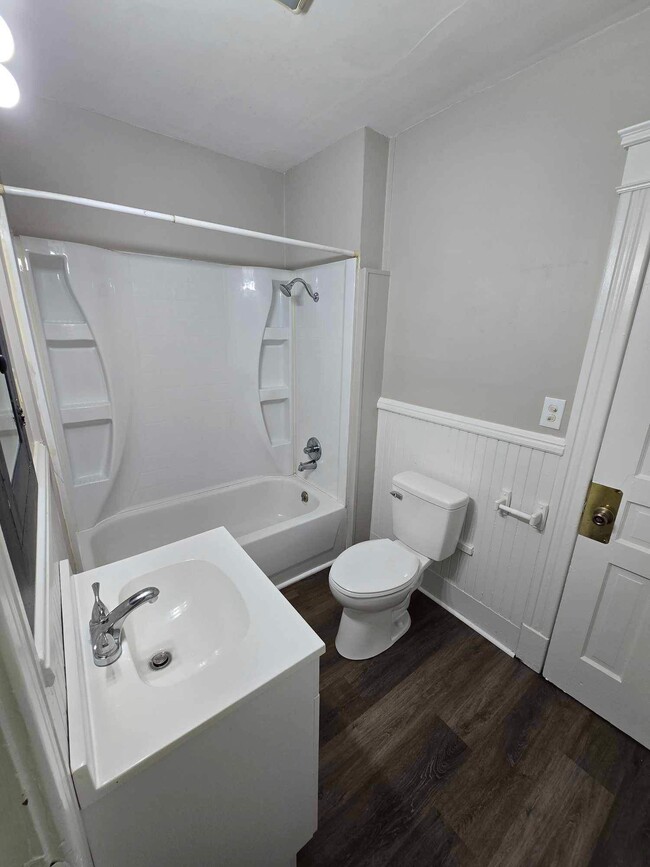 336 W 29th St, Unit 336 W. 29th #1 in Erie, PA - Foto de edificio - Building Photo