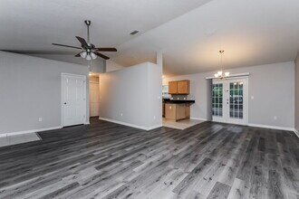 35123 Queens Way in Fruitland Park, FL - Building Photo - Building Photo