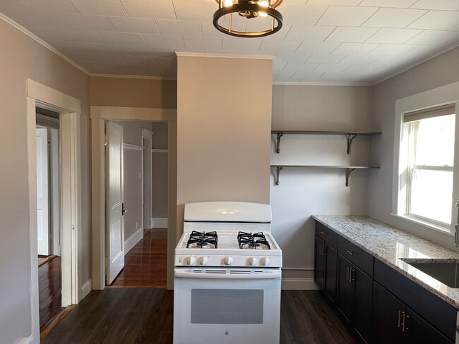 34 Irma Ave, Unit 3 in Watertown, MA - Building Photo - Building Photo