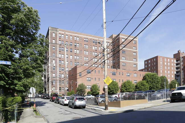 Fairfax Apartments in Pittsburgh, PA - Building Photo - Building Photo