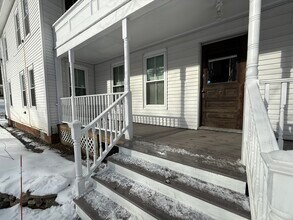 41 Knapp St, Unit 3 in Livermore Falls, ME - Foto de edificio - Building Photo