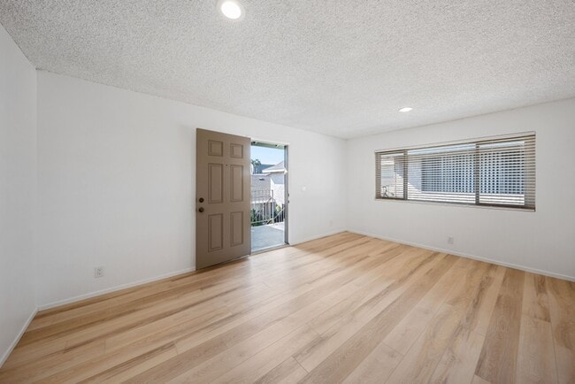 3913 W 178th St, Unit D