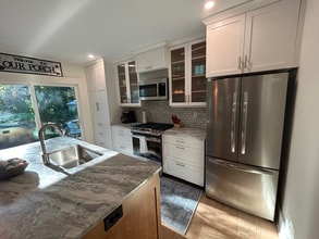 1558 Folly Rd in Charleston, SC - Foto de edificio - Building Photo