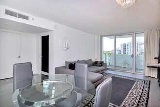 1100 West Ave, Unit Bay view balcony Suite 4 in Miami Beach, FL - Foto de edificio - Building Photo