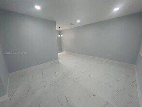 27 NE 5th Ave in Hialeah, FL - Building Photo - Building Photo