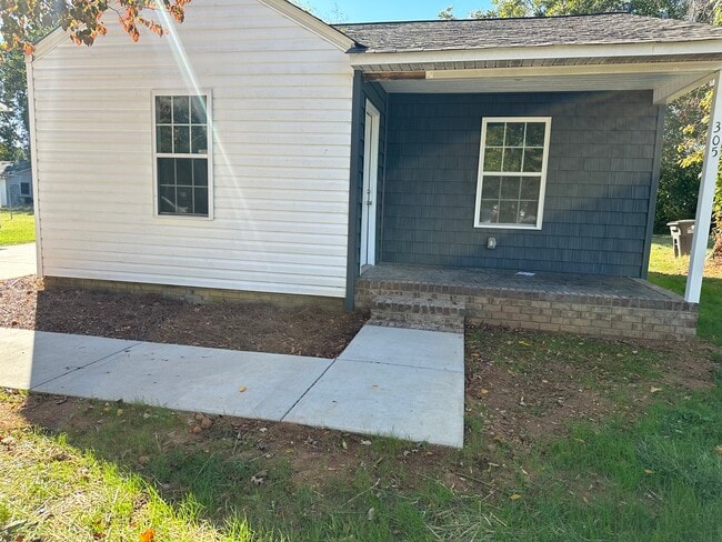 305 Leonford St