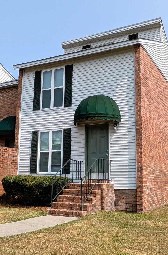 Lexington Place Apartments in West Columbia, SC - Foto de edificio - Building Photo