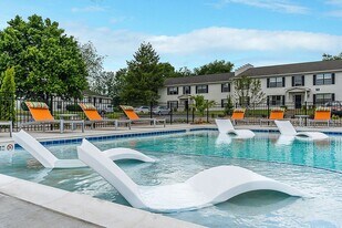 The Colony at the Oaks in Lexington, KY - Building Photo