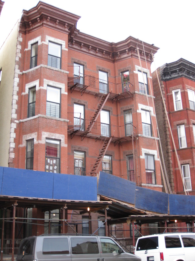 24 McDonough St in Brooklyn, NY - Foto de edificio - Building Photo