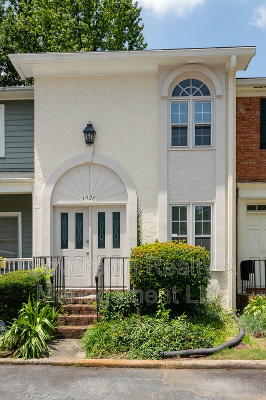 property at 4028 Elm St