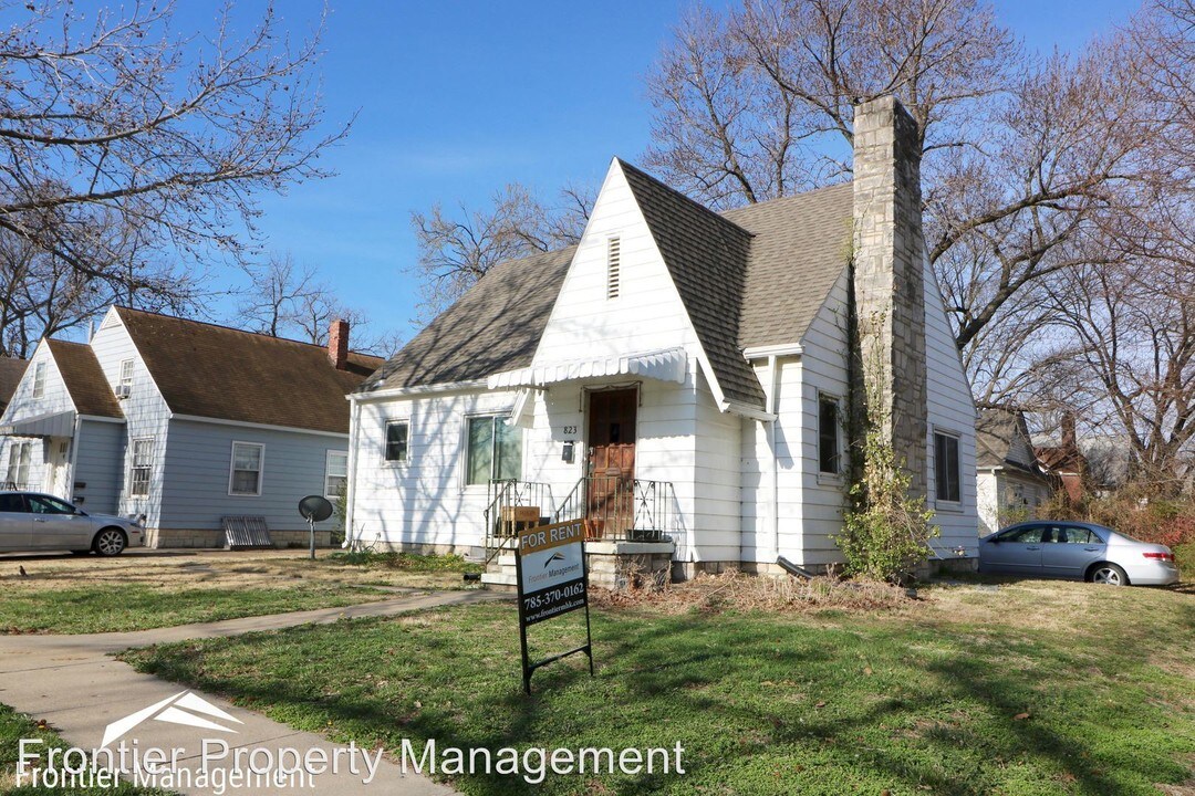 823 N 8th St in Manhattan, KS - Building Photo
