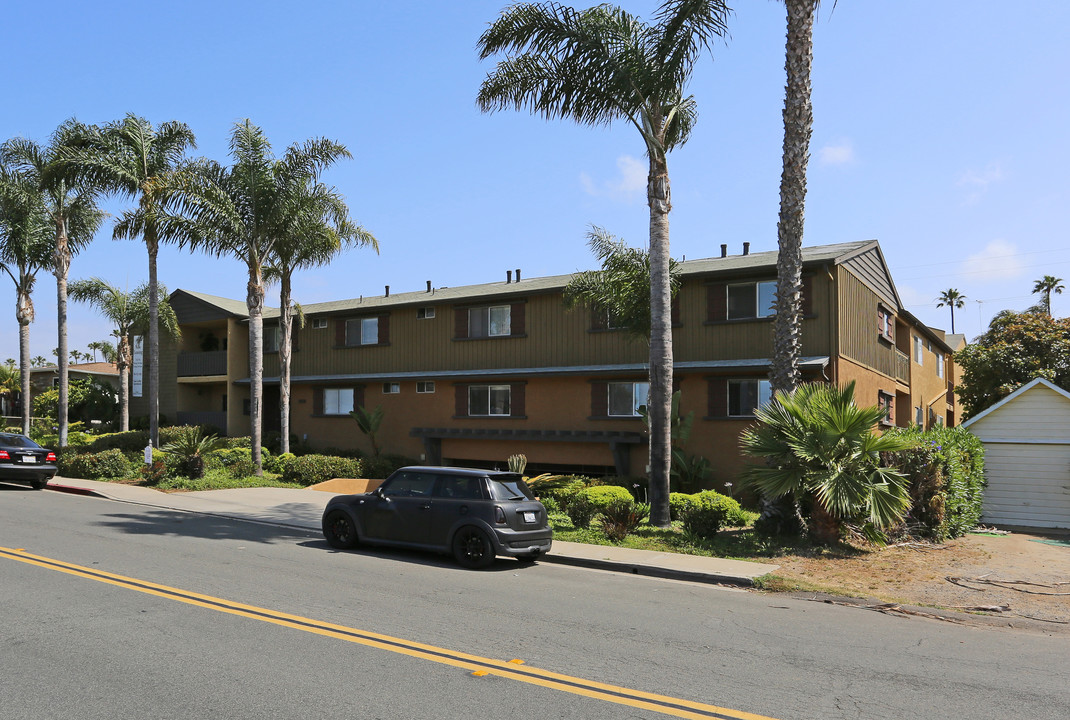 Elan Sea Lofts in Oceanside, CA - Building Photo