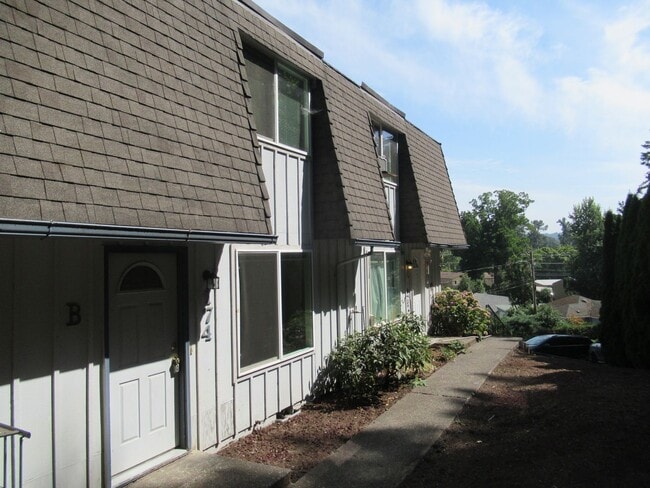 property at 174 Stoneway Dr NW