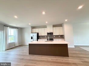 7840 Blackbriar Wy in Laurel, MD - Building Photo - Building Photo