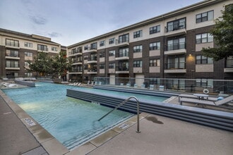 Axis 3700 in Plano, TX - Foto de edificio - Building Photo