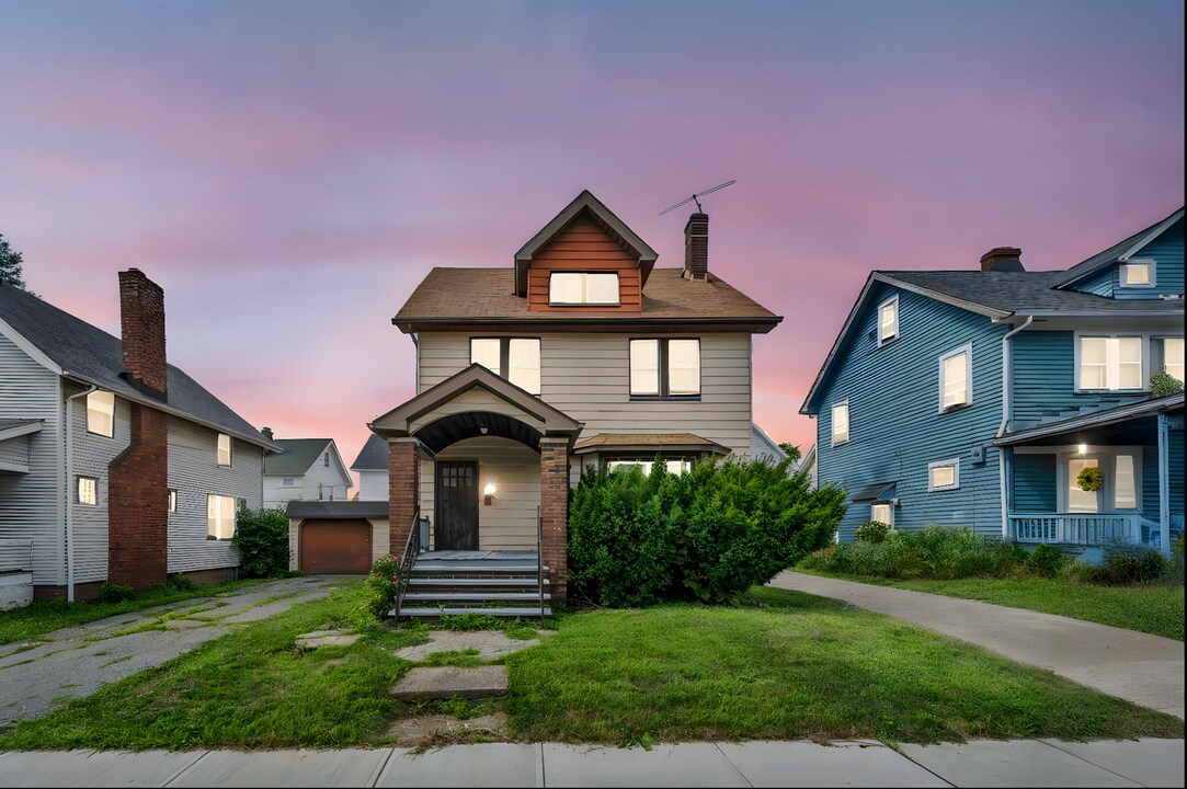 12721 Barrington Ave in Cleveland, OH - Building Photo