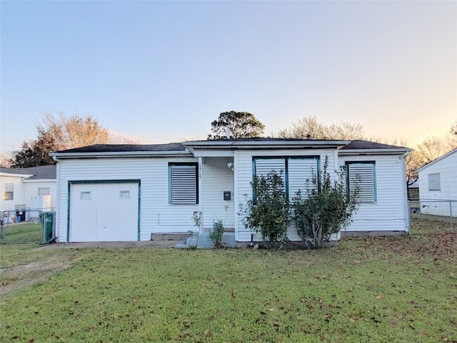 property at 1717 Hawthorne St