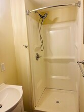 9 Mount Vernon St, Unit 101 in Biddeford, ME - Building Photo - Building Photo