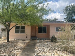737 N Central Ave in New Braunfels, TX - Building Photo - Building Photo