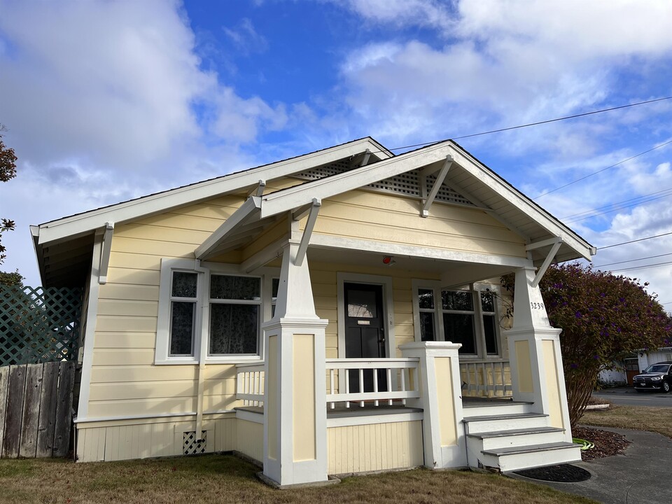 3239 K St in Eureka, CA - Building Photo