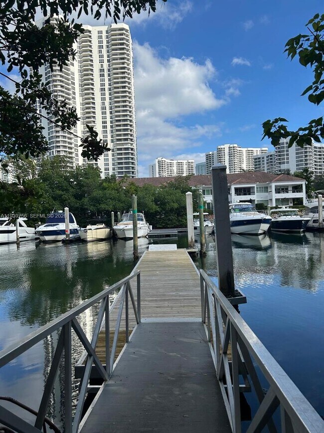 3400 NE 192nd St, Unit 1502 in Aventura, FL - Foto de edificio - Building Photo