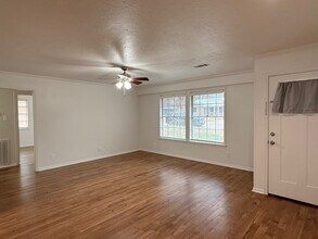 204 Meadow Ln in Brenham, TX - Building Photo - Building Photo