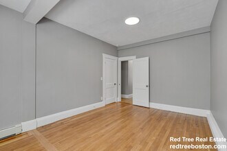 142 Sutherland Rd, Unit 2 in Boston, MA - Foto de edificio - Building Photo