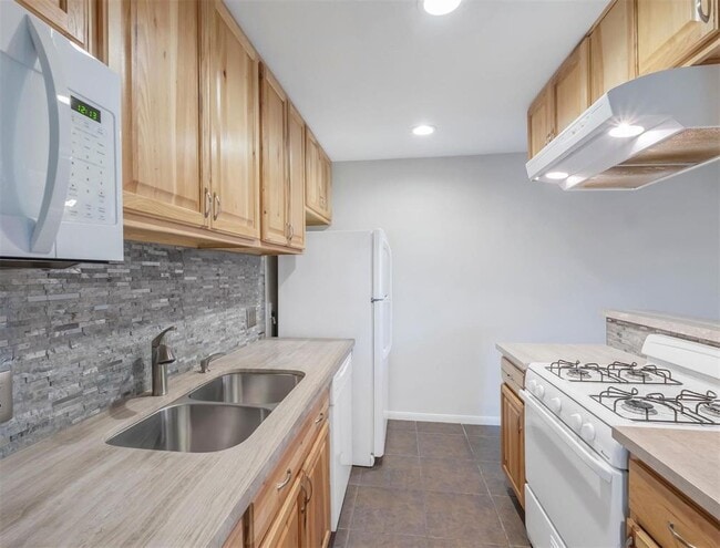 8211 Katy Fwy