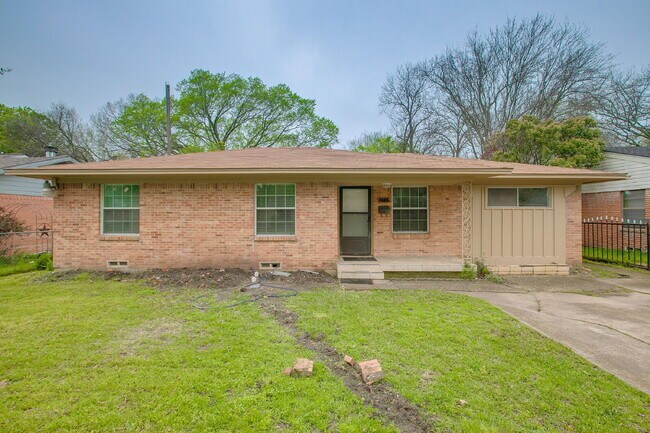 1125 Templecliff Dr in Dallas, TX - Building Photo - Building Photo