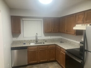 35711 Alfred St, Unit 2 in New Baltimore, MI - Building Photo - Building Photo