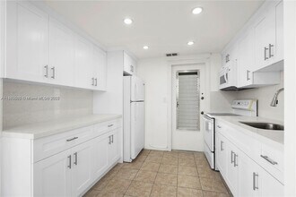 7735 Abbott Ave in Miami, FL - Building Photo - Building Photo