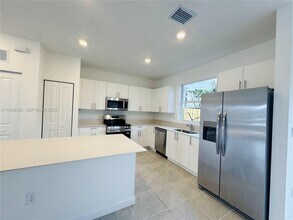 223 NW 11th Ct in Florida City, FL - Building Photo - Building Photo