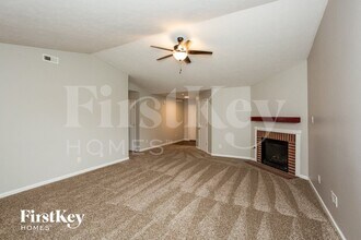 14904 Dry Creek Rd in Noblesville, IN - Foto de edificio - Building Photo