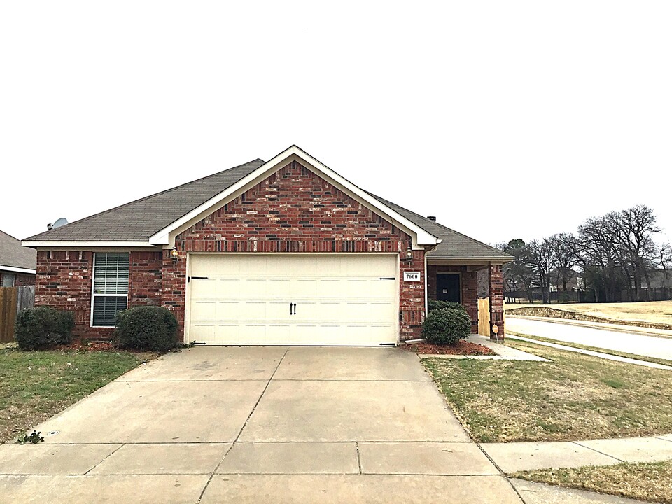 7600 Bancroft Cir in Fort Worth, TX - Building Photo
