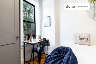 Enchanting ROOM at The Seneca House, Unit 3 in Queens, NY - Foto de edificio - Building Photo