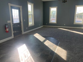 105 S 4th St in Capron, IL - Building Photo - Building Photo
