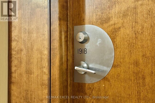 3880 Duke of York Blvd in Mississauga, ON - Building Photo - Building Photo