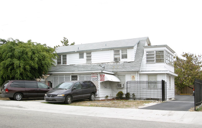 551-55 NE 61st St in Miami, FL - Building Photo - Building Photo