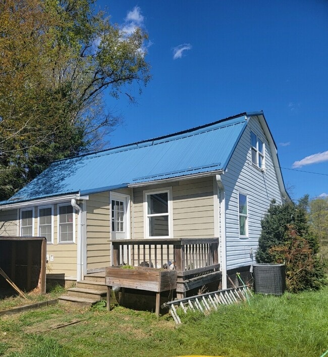 2315 Olinger Rd in Blacksburg, VA - Building Photo - Building Photo