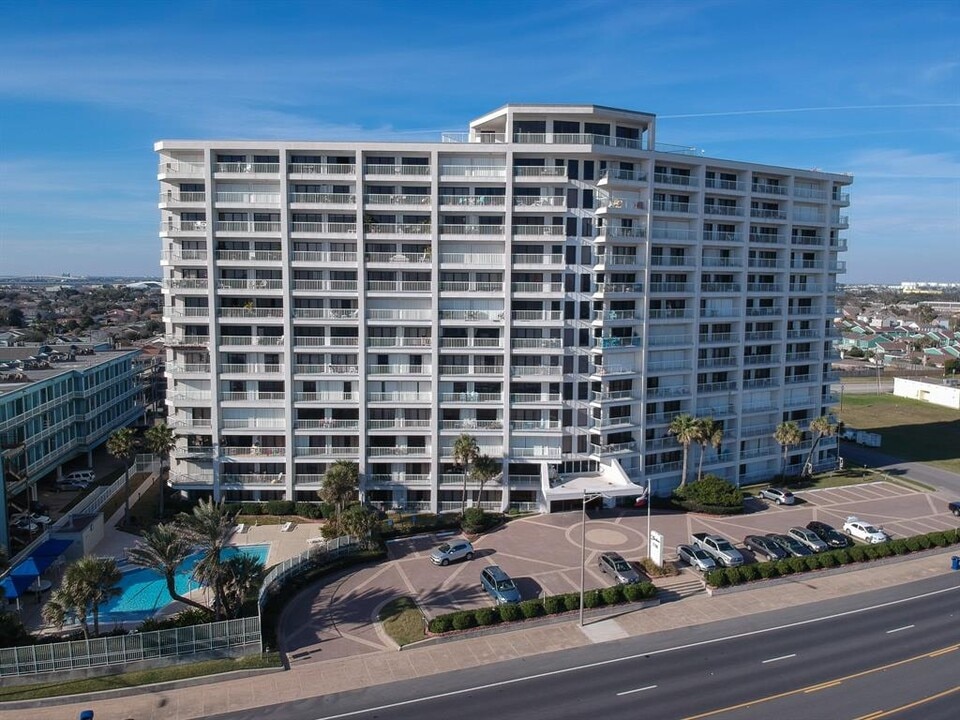 7700 Seawall Blvd in Galveston, TX - Building Photo