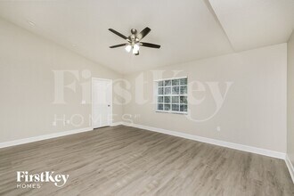 5322 Plum Ave in Seffner, FL - Foto de edificio - Building Photo