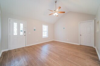 613 Zellwood Dr in La Vergne, TN - Building Photo - Building Photo