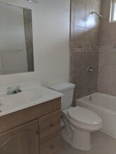 3614 Seacrest Way in Oceanside, CA - Foto de edificio - Building Photo