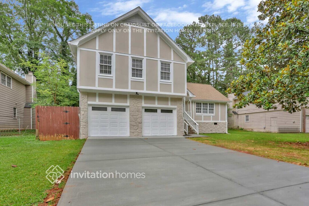 417 Rockborough Terrace in Stone Mountain, GA - Building Photo