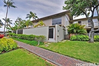404 Koko Isle Cir in Honolulu, HI - Building Photo - Building Photo